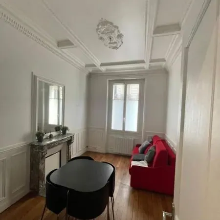 Haussmanien Париж